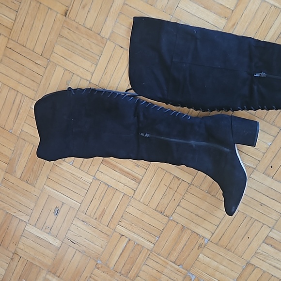 Over the knee black boots - Picture 3 of 3